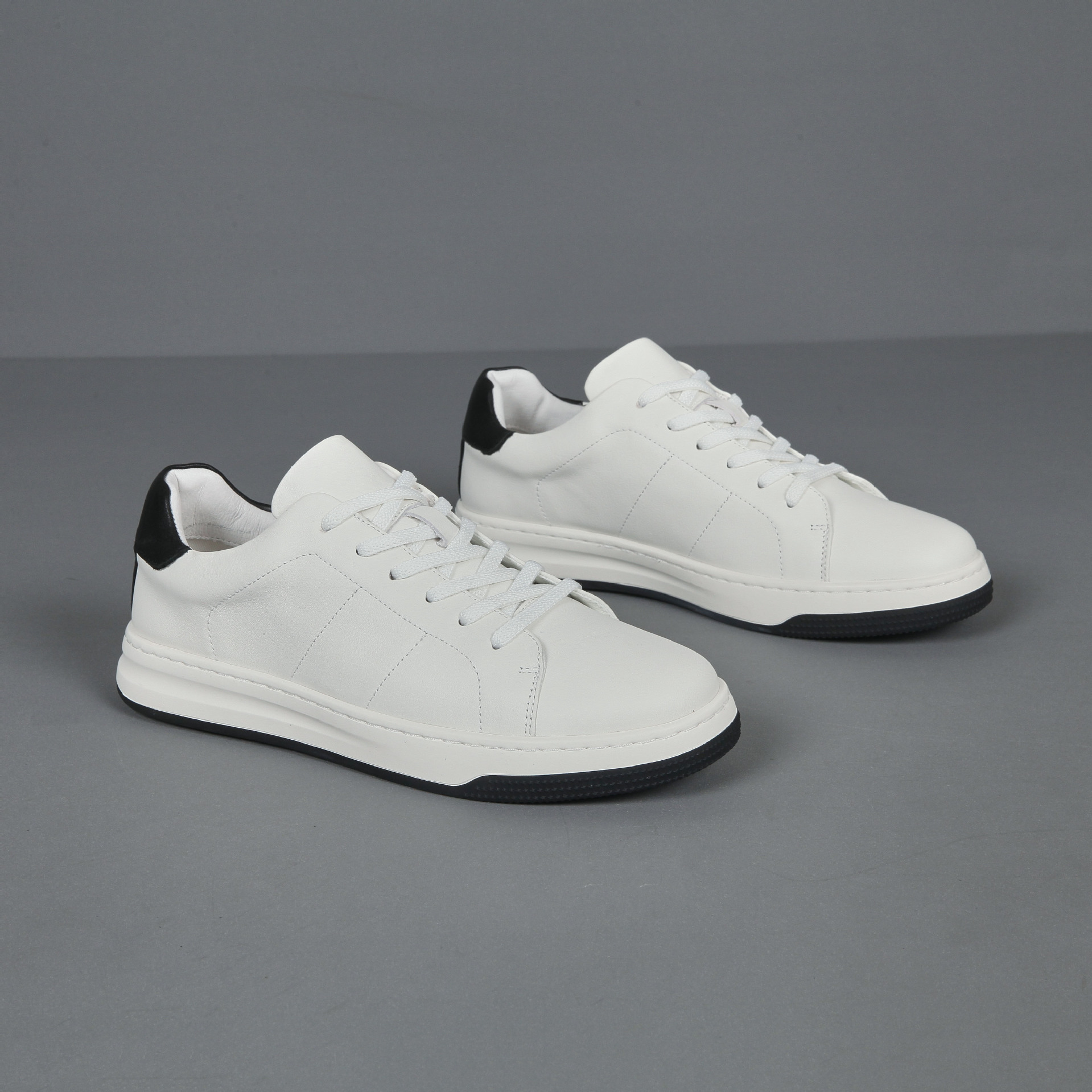 Men's High-end Sneakers Stylish and Breathable White Leather Shoes